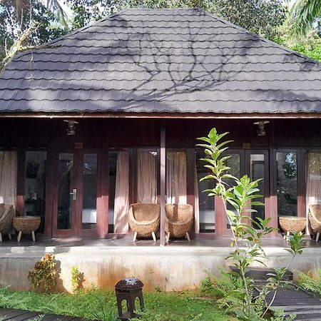 Kasuari Valley Beach Resort Sorong Bagian luar foto