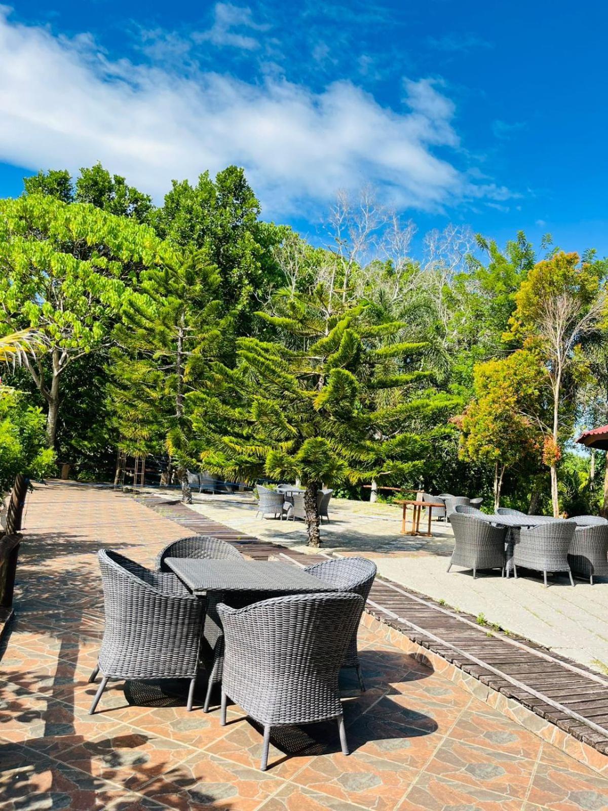 Kasuari Valley Beach Resort Sorong Bagian luar foto