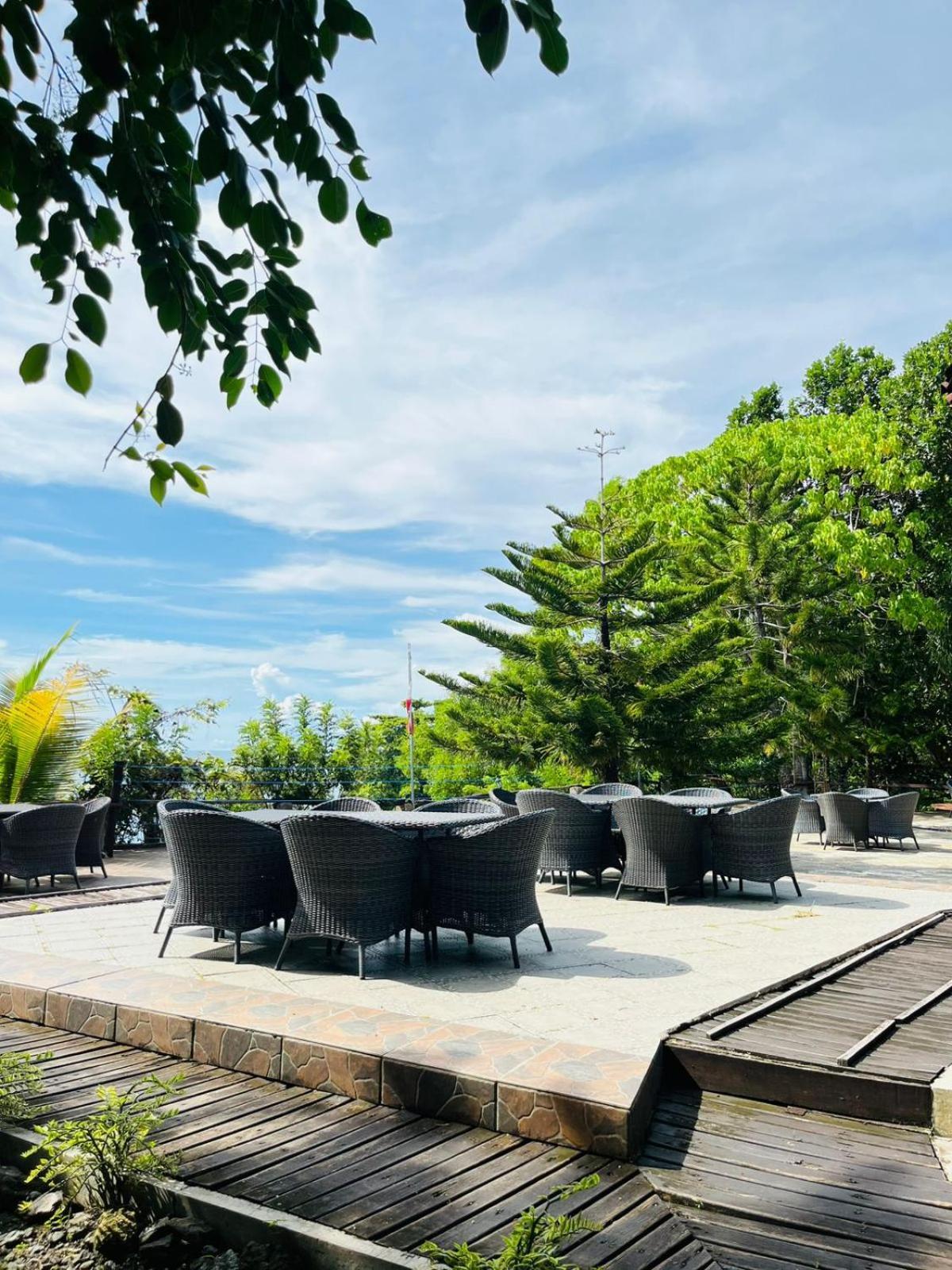 Kasuari Valley Beach Resort Sorong Bagian luar foto
