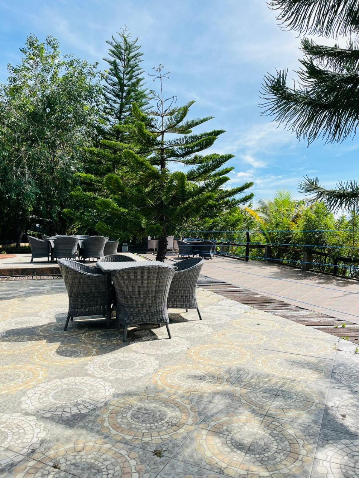 Kasuari Valley Beach Resort Sorong Bagian luar foto