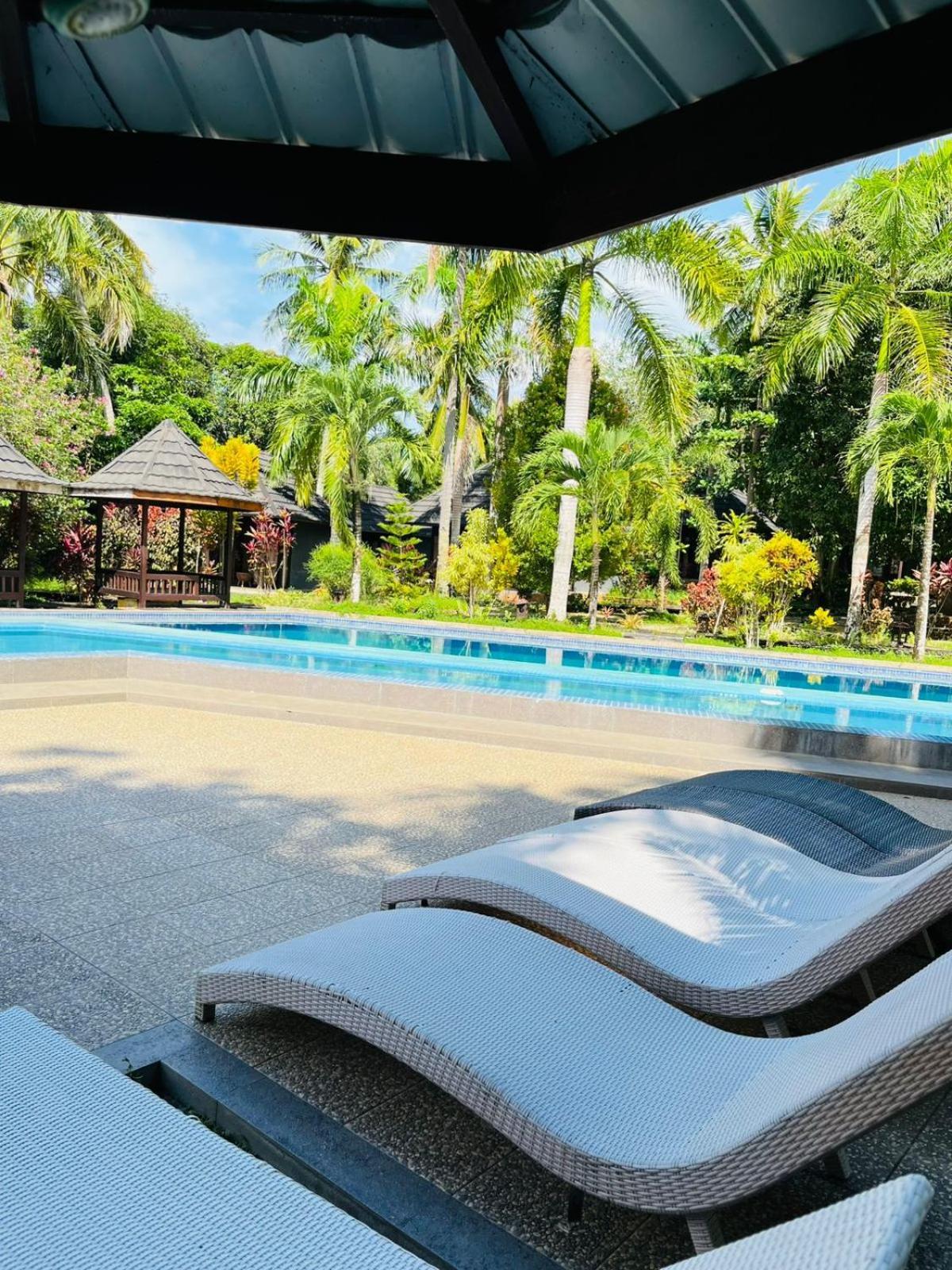 Kasuari Valley Beach Resort Sorong Bagian luar foto